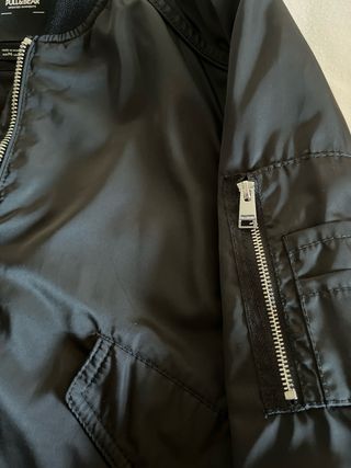 Chaqueta bomber Pull&Bear negra