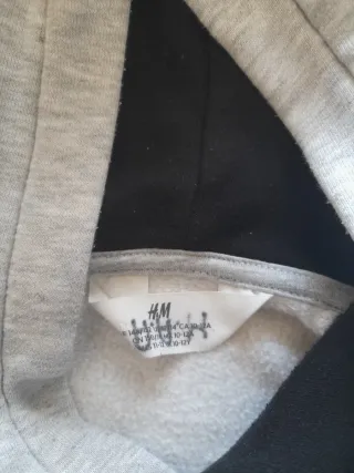 Sudadera gris y negra con capucha,talla 10 a 12 añ