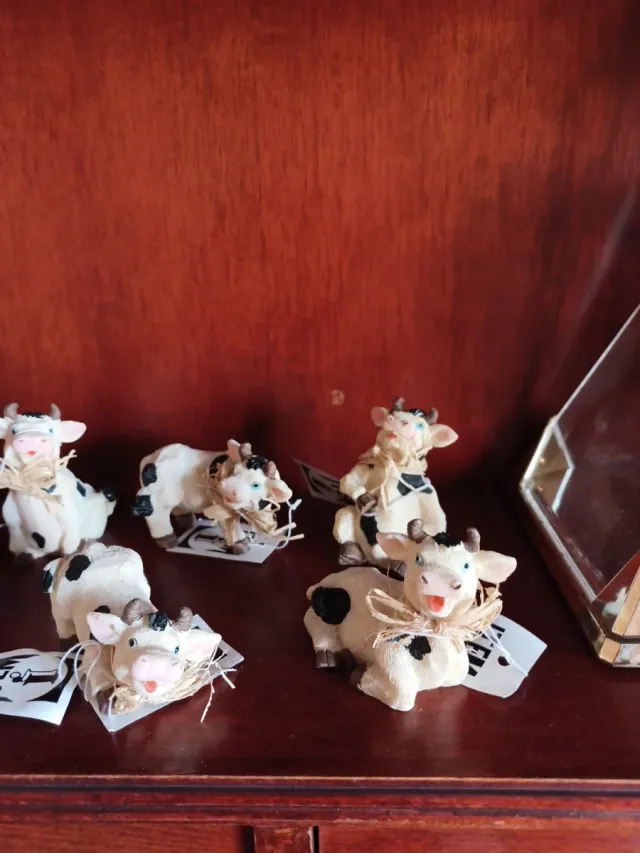 Juego 6 figuras vacas decorativas