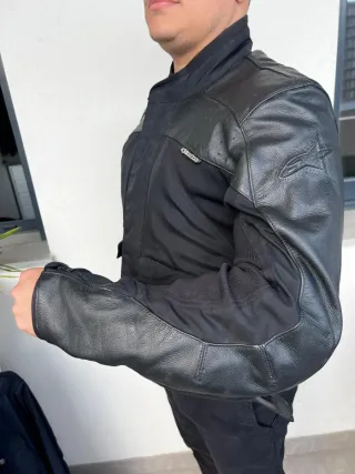 Chaqueta Alpinestars de Cuero XL ( PERO ES L)