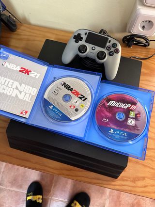 PS4 Pro + Mando + 2 Juegos