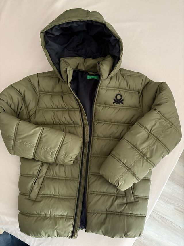 Chaqueta Benetton verde acolchada con capucha