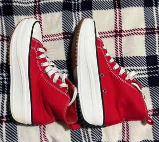 Zapatillas estilo Converse de lona rojas
