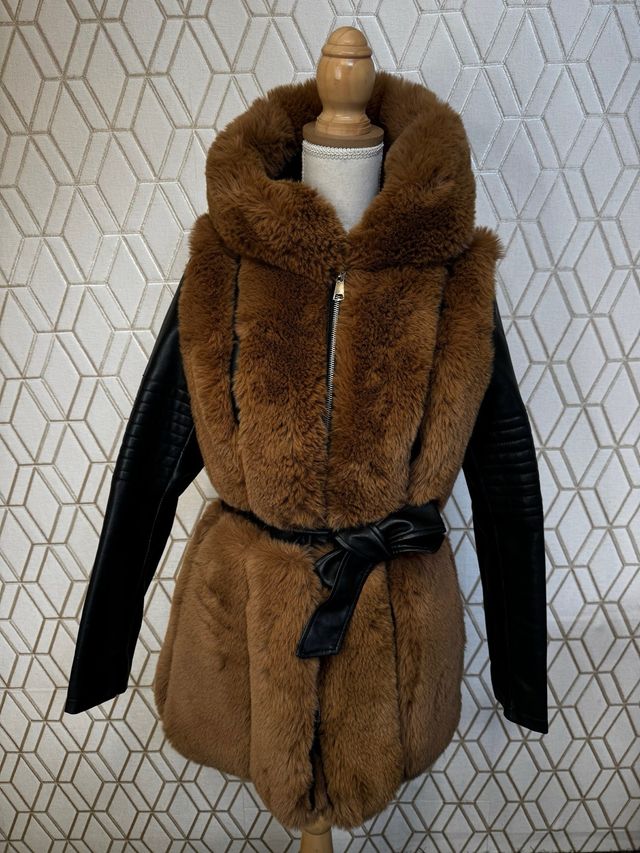 Abrigo piel y pelo con capucha