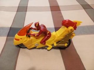 Flash en Moto de Juguete