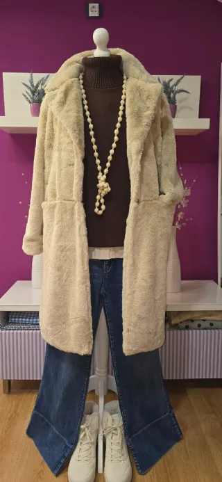 Abrigo pelito crema suave nuevo