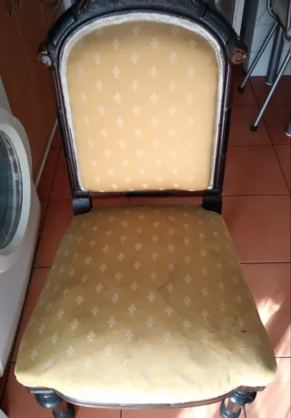 2 Sillas Vintage Talladas y aparador rustico