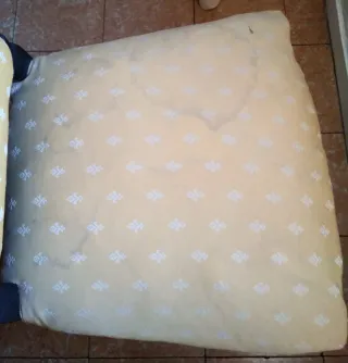 2 Sillas Vintage Talladas y aparador rustico