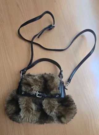 Estola y bolso piel Mango