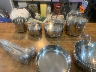 Batteria pentole in acciao inox .