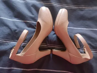 Zapatos de tacón beige talla 37