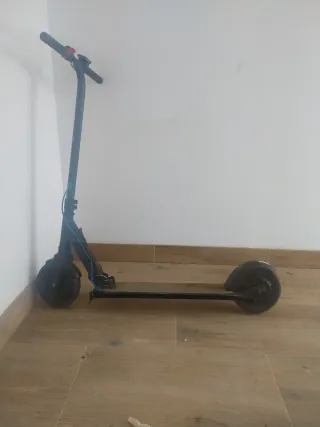 Patinete eléctrico negro