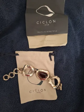 Pulsera Ciclon Plata y Piedra Morada
