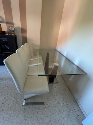 Tavolo in vetro, legno e acciaio con 4 sedie