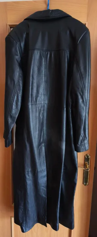 Gabardina larga de cuero