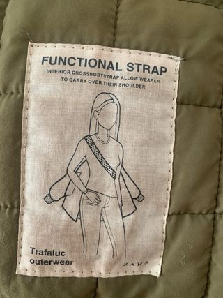 Parka Zara verde militar con capucha