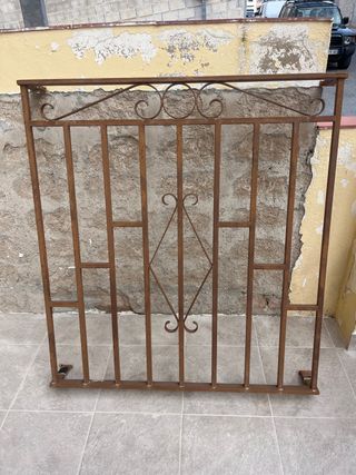 Reja de ventana de hierro forjado