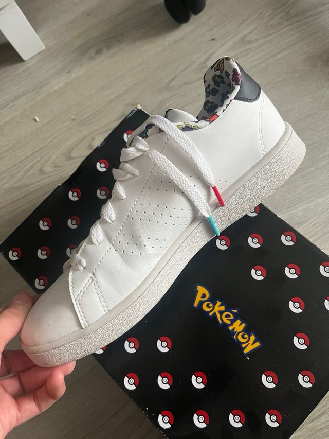 Zapatillas Adidas x Pokémon talla 40 europea.