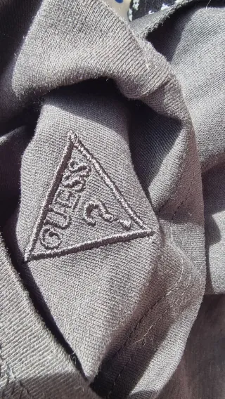 Camiseta Guess Negra Bordada Talla L/XL