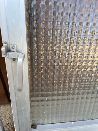 Ventana aluminio y cristal texturizado 140x70 cm