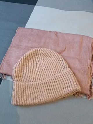 Sciarpa Pashmina e berretto H&M rosa
