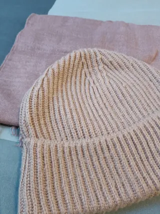 Sciarpa Pashmina e berretto H&M rosa