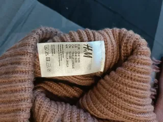 Sciarpa Pashmina e berretto H&M rosa