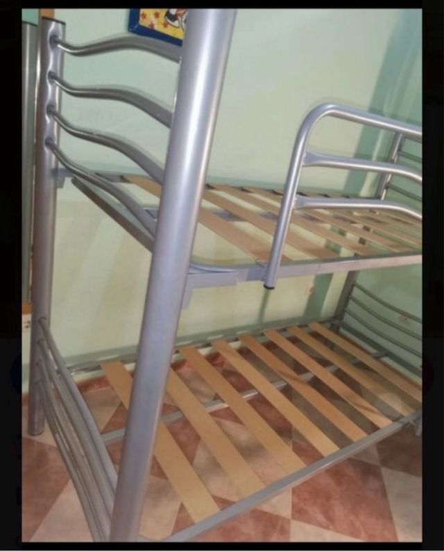 Litera metálica y de madera