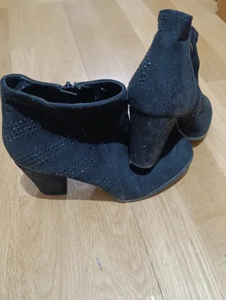 Botines negros con pedrería talla 38