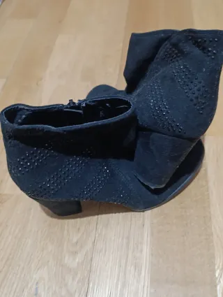 Botines negros con pedrería talla 38