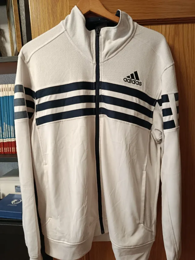 Chaqueta Adidas blanca y azul