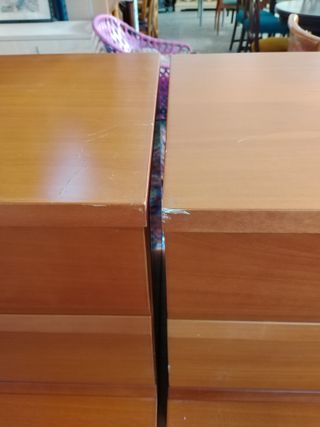 CÓMODA DE MADERA Y 2 MESITAS