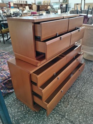 CÓMODA DE MADERA Y 2 MESITAS