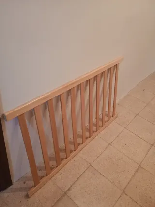 Cuna de madera y colchón