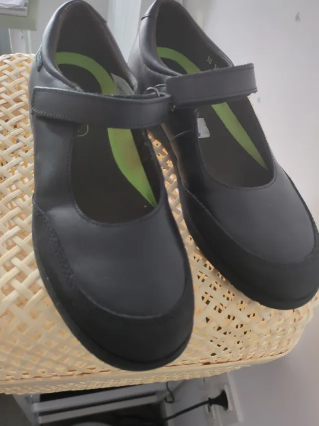 Zapatos colegiales tipo Merceditas nuevos