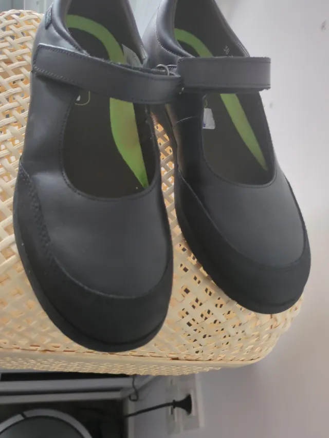 Zapatos colegiales tipo Merceditas nuevos