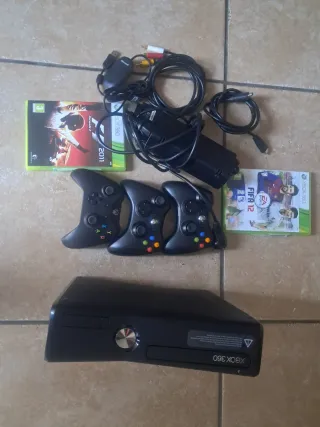 Xbox 360 S 500GB Nero + 3 Controller e 2 Giochi