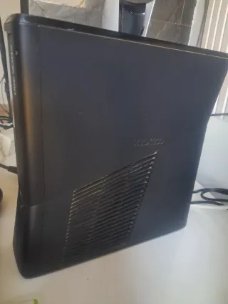 Xbox 360 S 500GB Nero + 3 Controller e 2 Giochi