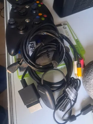 Xbox 360 S 500GB Nero + 3 Controller e 2 Giochi