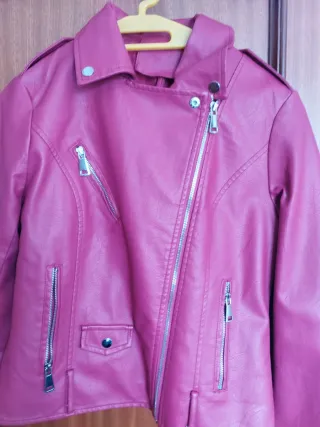 Chaqueta roja estilo motero Muy bonita
