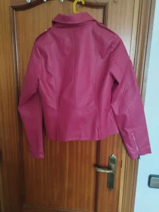 Chaqueta roja estilo motero Muy bonita