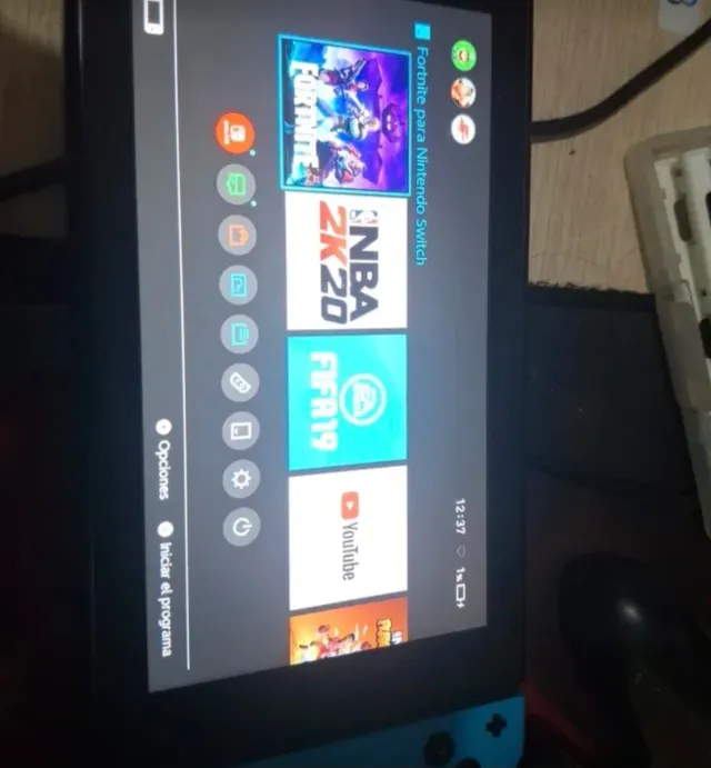 Nintendo Switch grigio e blu