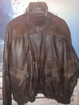 Chaqueta de cuero marrón