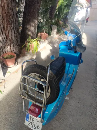 Alquiler de vespa 1981 para eventos