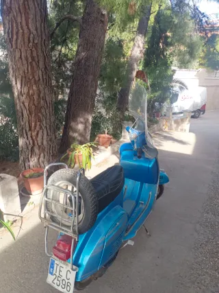 Alquiler de vespa 1981 para eventos