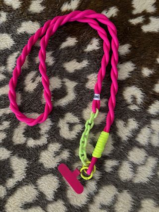 Cadena móvil rosa y verde