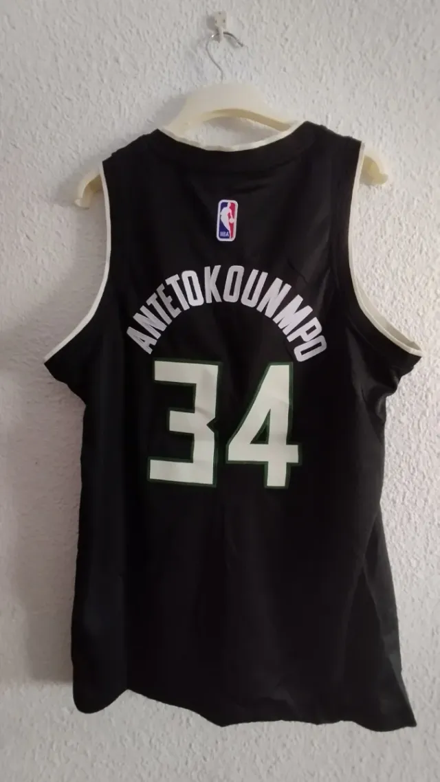 Camiseta Milwaukee Bucks Giannis #34 Negra Jordan