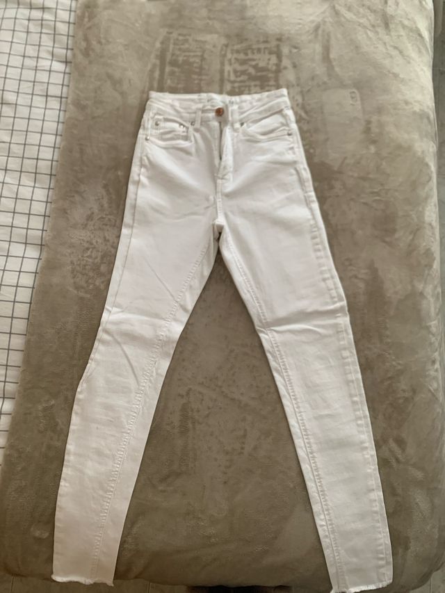 Pantalones tejanos blancos