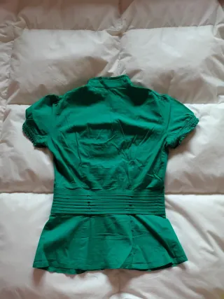 Camisa verde con encaje