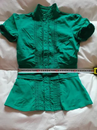 Camisa verde con encaje